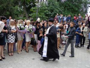 Выпускников Мелитопольского педагогического университета поздравил благочинный г.Мелитополя