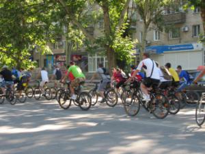 Молодежь в Запорожской области отметила свой праздник велопробегом