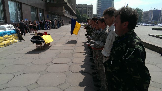 Запорожского самообороновца, погибшего на Донбассе, провожают в последний путь