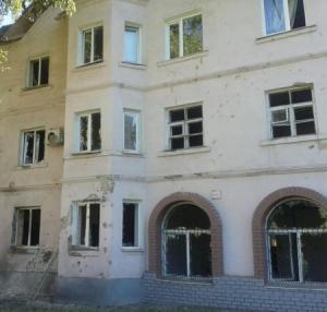 В Донецке снаряды ударили по жилым домам и шахте: горняки увольняются — фото