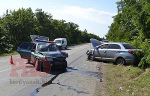 Двое военных пострадали в результате аварии на запорожской автодороге