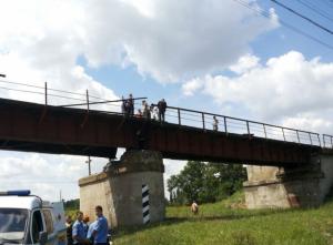В Запорожской области восстановлено железнодорожное движение через поврежденный взрывом мост