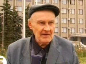 85-летний житель Славянска пообещал, что ” мы побьем гадов Януковича” – видео