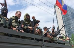На Донбассе активизировались террористы: по трассе “пролетают” танки