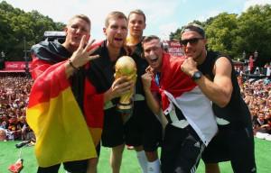 Во время празднования победы сборной Германии был поврежден Кубок мира