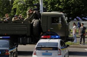 Артиллерийский обстрел по маршрутке: в Луганске погибли два человека