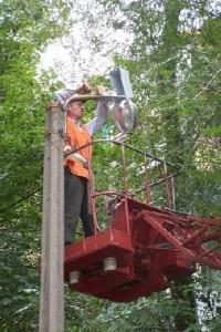 Во всех районах Запорожья отремонтировали 488 светильников