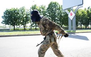 Террористы захватили управление Госказначейства в Луганской области