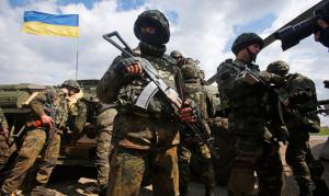 Военные разминировали горсовет Константиновки и установили флаг Украины