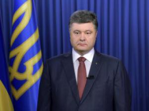 Порошенко заявил, что террористы совершили 2 преступления: Сначала сбили самолет, а теперь издеваются над телами