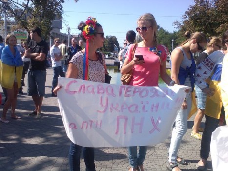 Запорожские активисты под крики «Ганьба» прогнали с митинга противников АТО