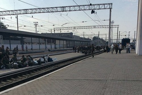 На запорожском вокзале протестовали военнослужащие — фото