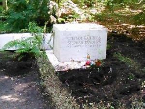 В Мюнхене повредили могилу Степана Бандеры ФОТО