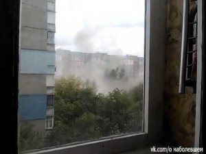 Снаряд попал в жилой дом: видео от жителя Донецка