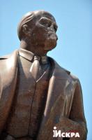 Кернес обещает восстановить памятники Ленину и просит их больше не трогать