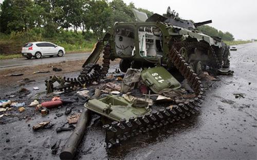 Украинский солдат ругается с военкомом и опять... солдаты бегут в Россию