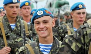 За ВДВ! Порошенко поздравил военнослужащих высокомобильных десантных войск