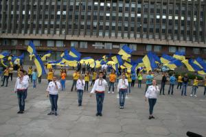 В Запорожье торжественно подняли Флаг Украины (фото)