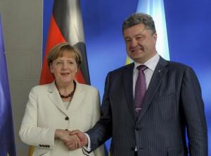 Порошенко пригласил Меркель в Украину