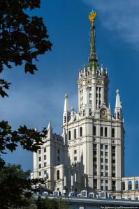Желто-голубые цвета на высотке в Москве символичны, — Порошенко
