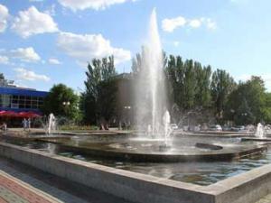 В Запорожской области фонтан покрылся мыльной пеной — видео