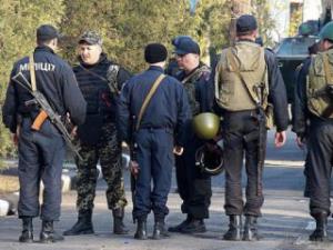 В Мариуполь прибыла военная техника и сотни солдат