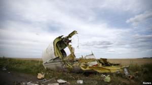 Международные следователи приостановили работы на месте падения MH17 из-за обстрела