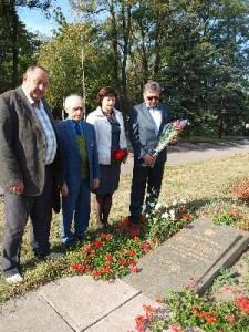 Запорожцы возложили цветы к захоронениям партизан
