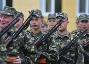 В Запорожье женщины пикетируют областной военкомат