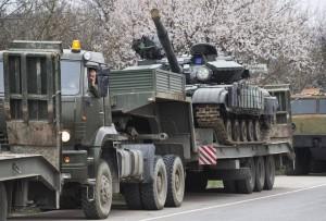 Россия украсила военную технику белыми кругами