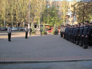 Запорожские спасатели торжественно подняли украинский флаг — фото