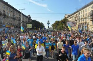 Более 10 тысяч запорожцев вышли на Марш мира (Фото)