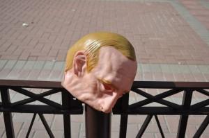 В центре Москвы задержали активиста в маске Путина