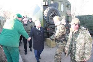 Запорожский мэр догнал уезжающих в зону АТО бойцов, чтобы передать «гуманитарку»