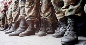 Порошенко: солдаты срочной службы будут демобилизованы, если пожелают перейти на контракт