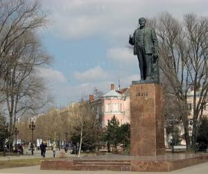 В Бердянске активисты собираются сносить памятник Ленину законным путем