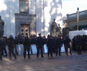 Бойцы батальонов пришли под Раду с миром