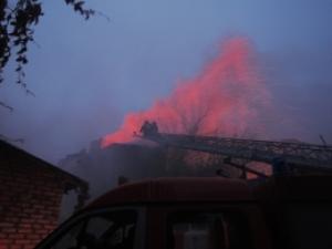 На Подоле потушили пожар в художественной мастерской