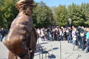 В центре Запорожья увековечили любовь героев «Весны на  Заречной улице»