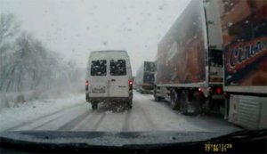 Как выглядела запорожская трасса во время «снежной» пробки