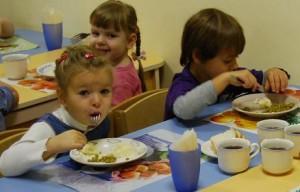 В Киеве заканчиваются деньги на питание детей