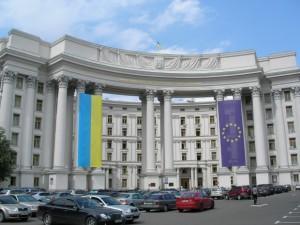 Украина закроет 9 консульств в разных странах