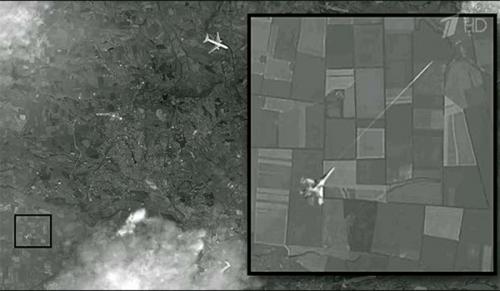 Сенсационный спутниковый снимок - малайзийский Boeing сбил украинский МИГ-29!