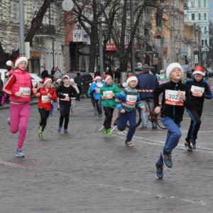 По Киеву пробежали Святые Николаи, эльфы и супермены