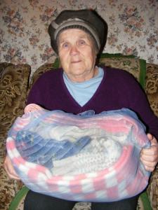 В Мариуполе 81-летняя бабушка пришла на блокпост с подарками
