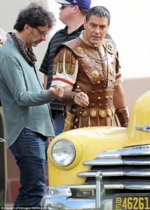 В сети появились фото Джорджа Клуни в образе Цезаря
