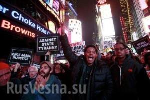 В США продолжаются акции протеста против оправдания полицейского в деле об удушении