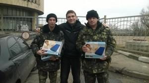 Запорожские волонтеры покупают солдатам даже надувные матрасы