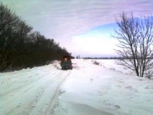 За сутки в снежные заносы попали два грузовика