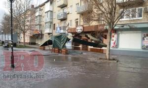 Бердянскую площадь залило водой